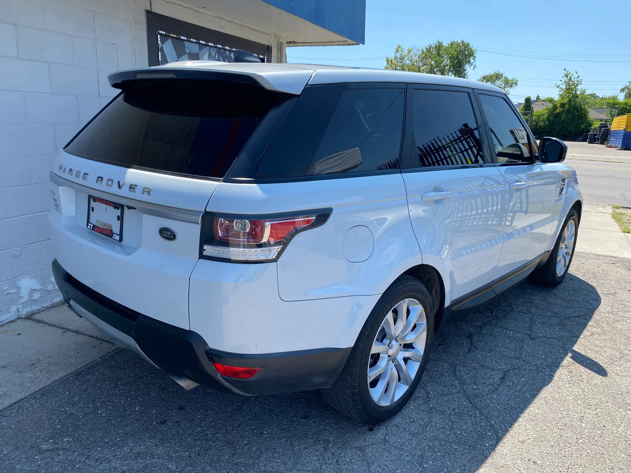 Used 2017 Land Rover Range Rover Sport HSE AWD/4WD image 8