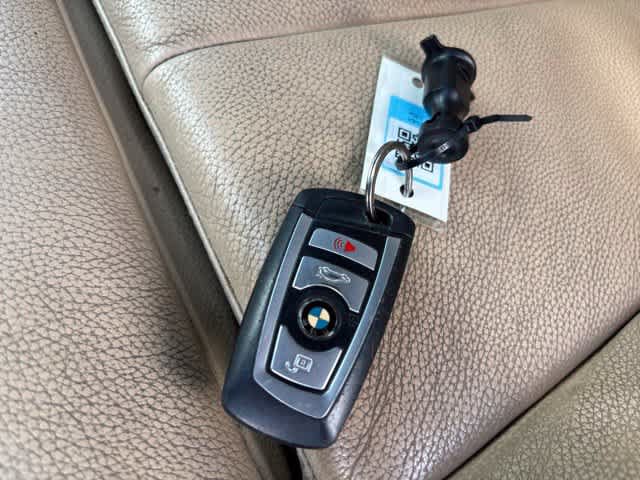 Used 2018 BMW 330e w/ Premium Package RWD image 23