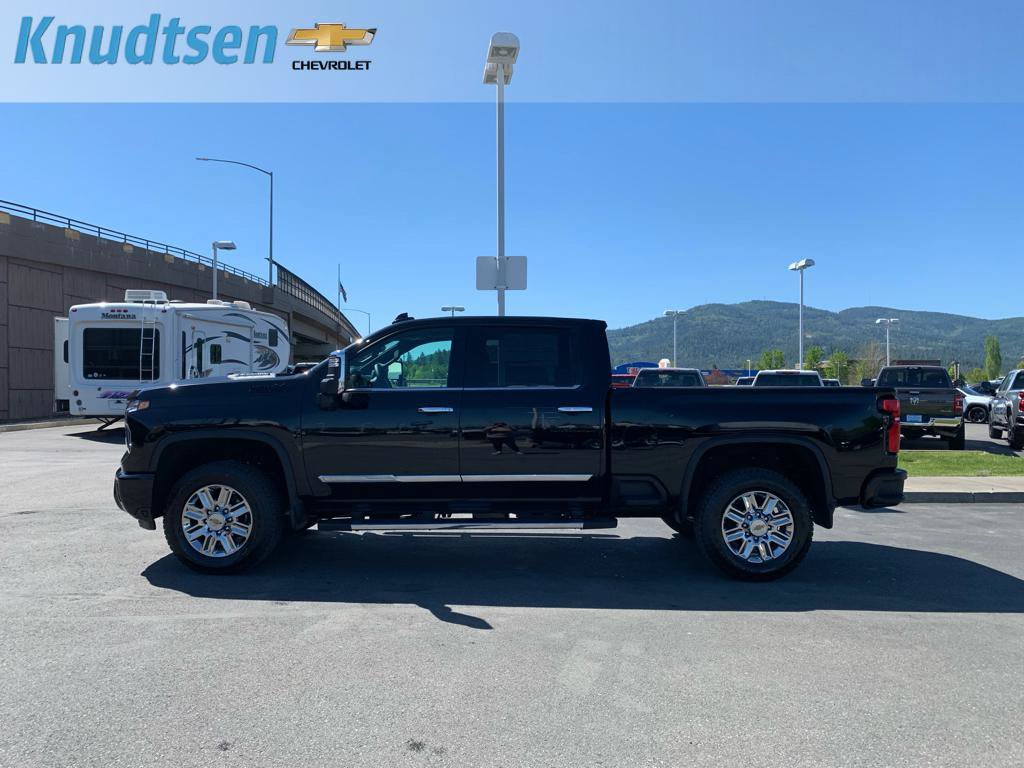 New 2026 Chevrolet Silverado 2500 High Country w/ Technology Package AWD/4WD image 4