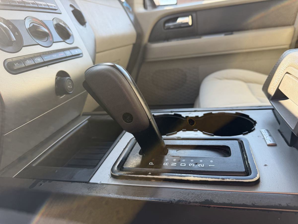 Used 2013 Ford Expedition XLT image 38