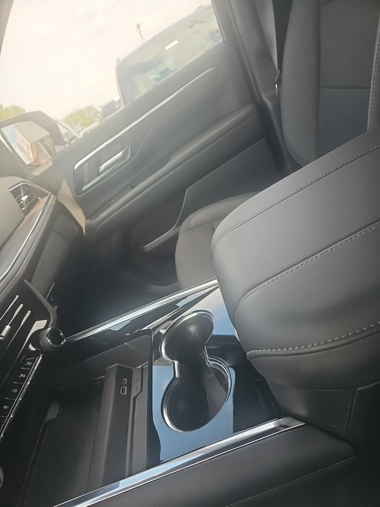 Used 2026 Chevrolet Tahoe LS AWD/4WD image 19