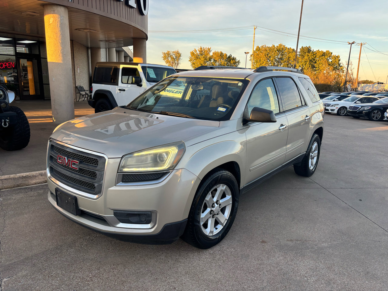 Used 2013 GMC Acadia SLE image 3
