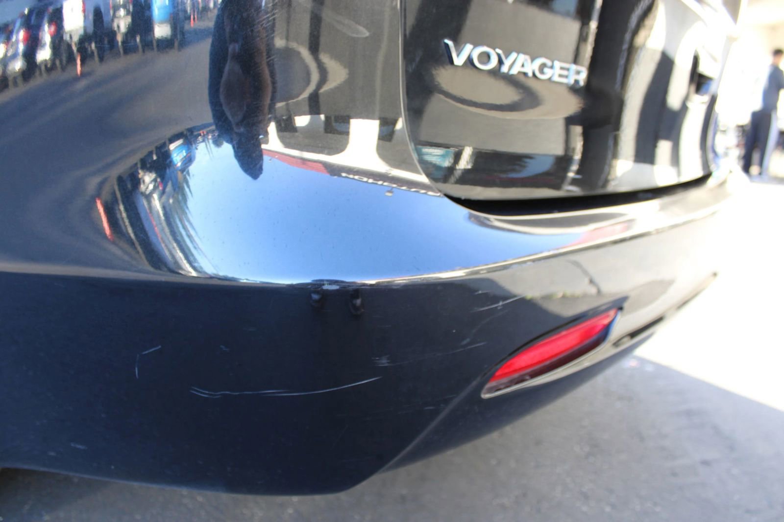 Used 2020 Chrysler Voyager Lxi image 40