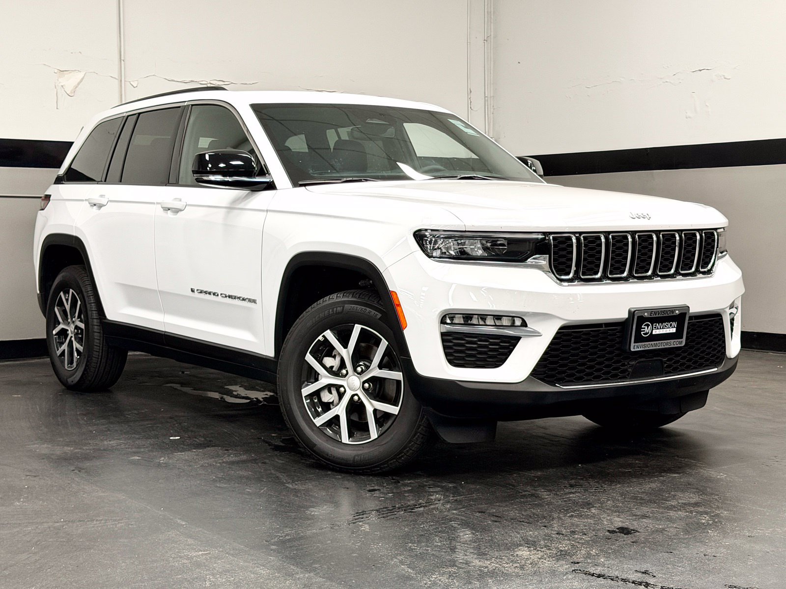 Used 2024 Jeep Grand Cherokee Limited RWD image 2