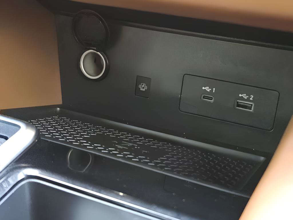 Used 2024 Nissan Pathfinder Platinum image 41