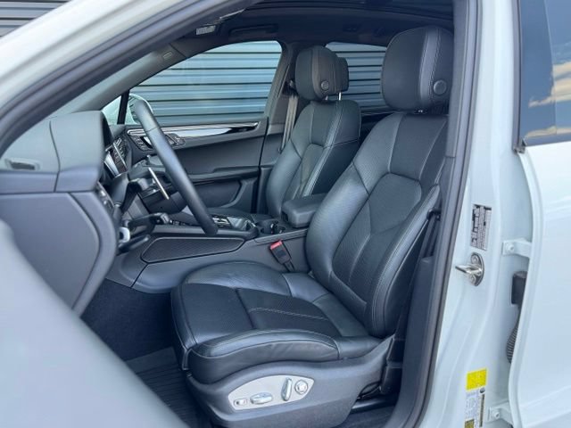 Certified 2026 Porsche Macan AWD/4WD image 5