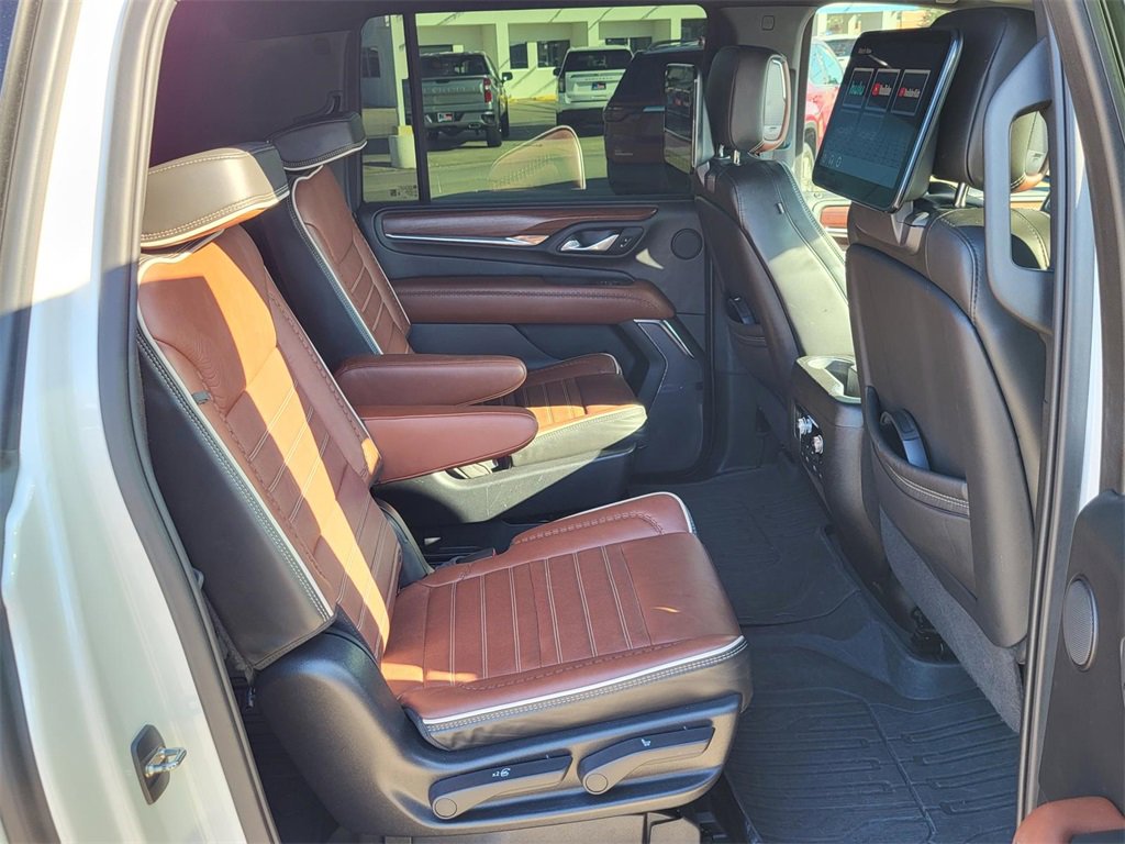 Used 2023 GMC Yukon XL Denali Ultimate image 11