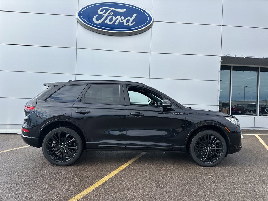 Used 2025 Lincoln Corsair Reserve w/ Jet Appearance Package image 5