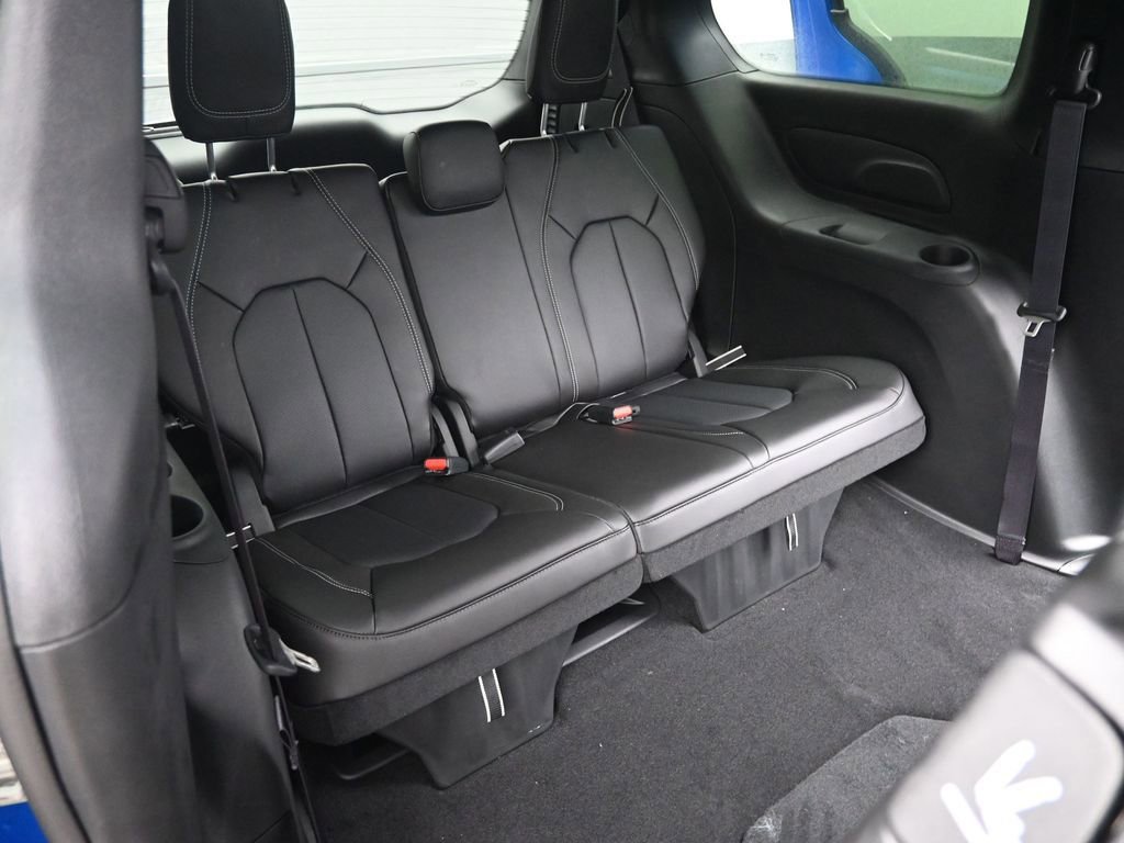 New 2026 Chrysler Pacifica Select image 16