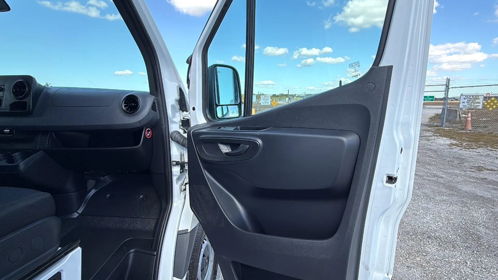 Used 2021 Mercedes-Benz Sprinter 1500 image 12