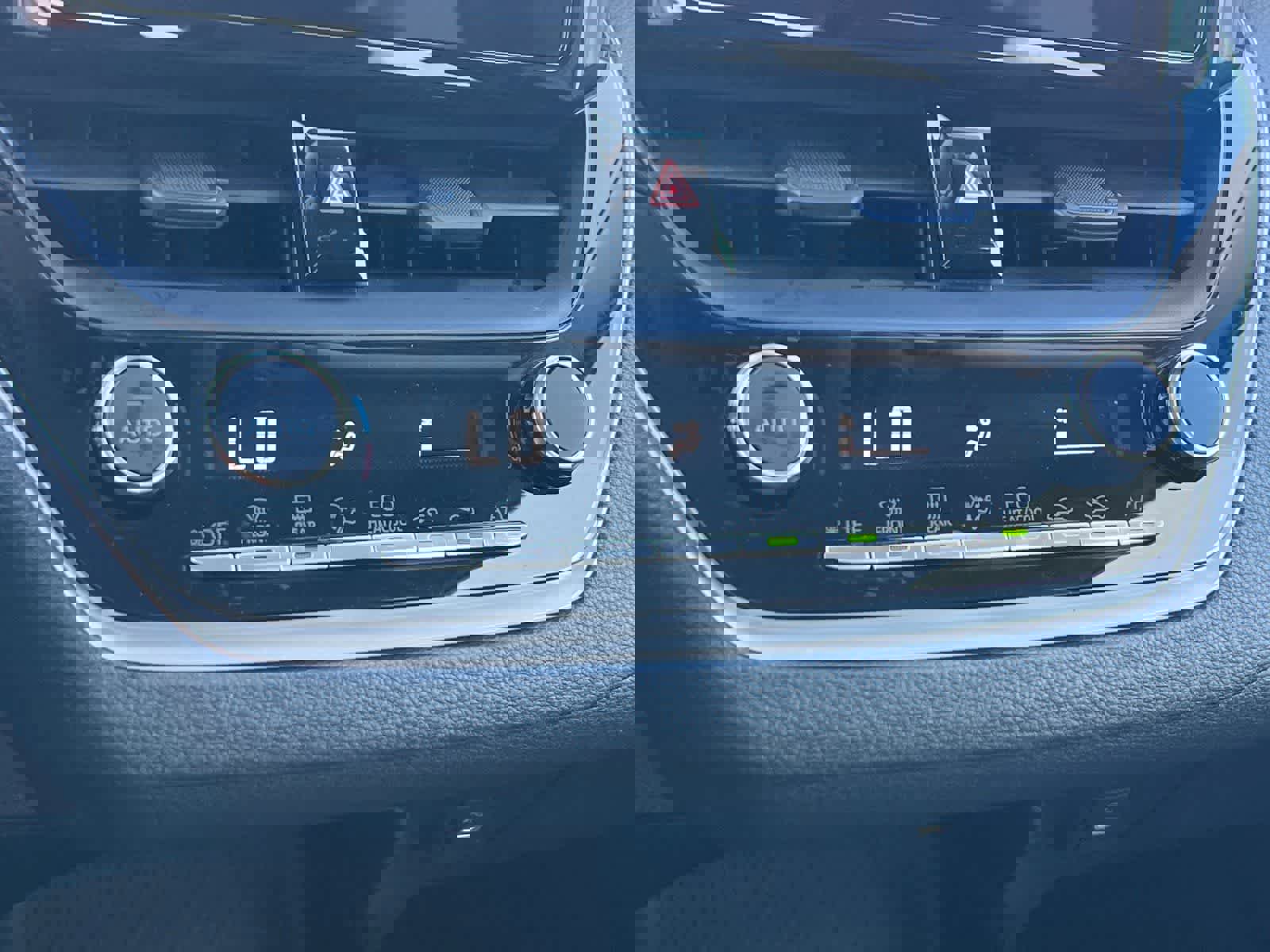 Used 2025 Toyota Corolla LE image 20