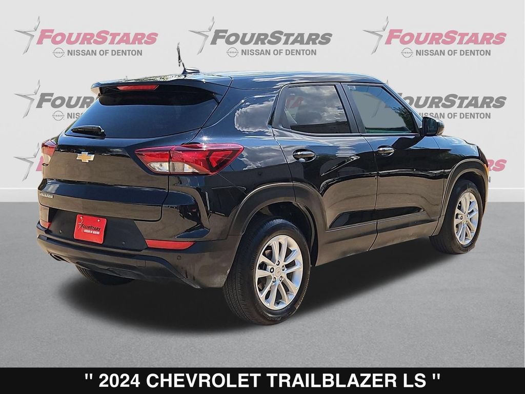 Used 2024 Chevrolet TrailBlazer LS w/ LS Convenience Package FWD image 4