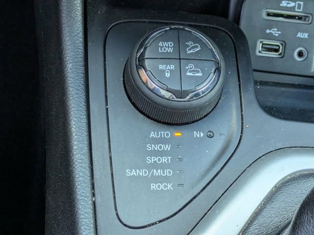 Used 2015 Jeep Cherokee Trailhawk w/ Comfort/Convenience Group image 33