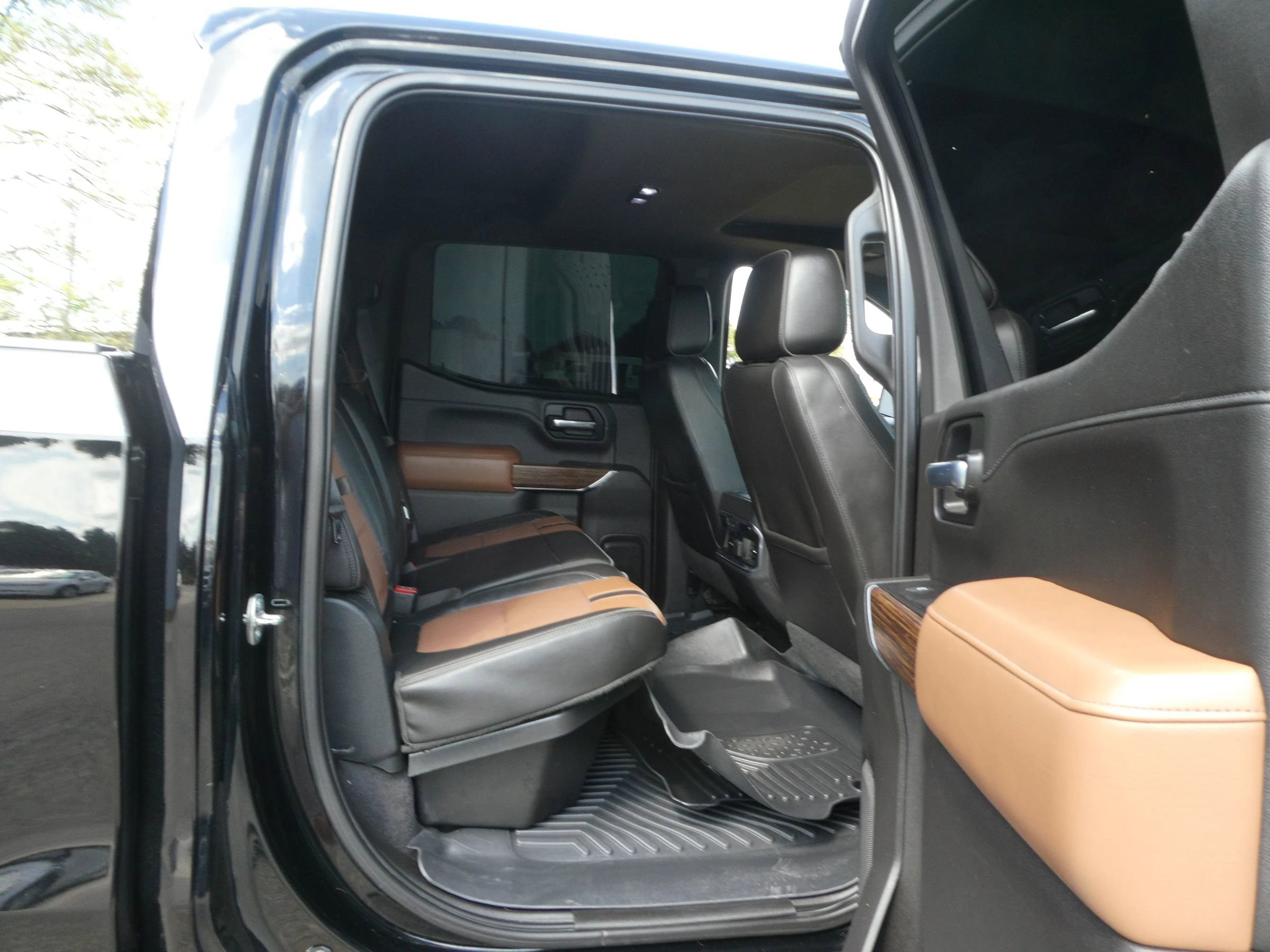 Used 2020 Chevrolet Silverado 1500 High Country w/ Technology Package AWD/4WD image 28