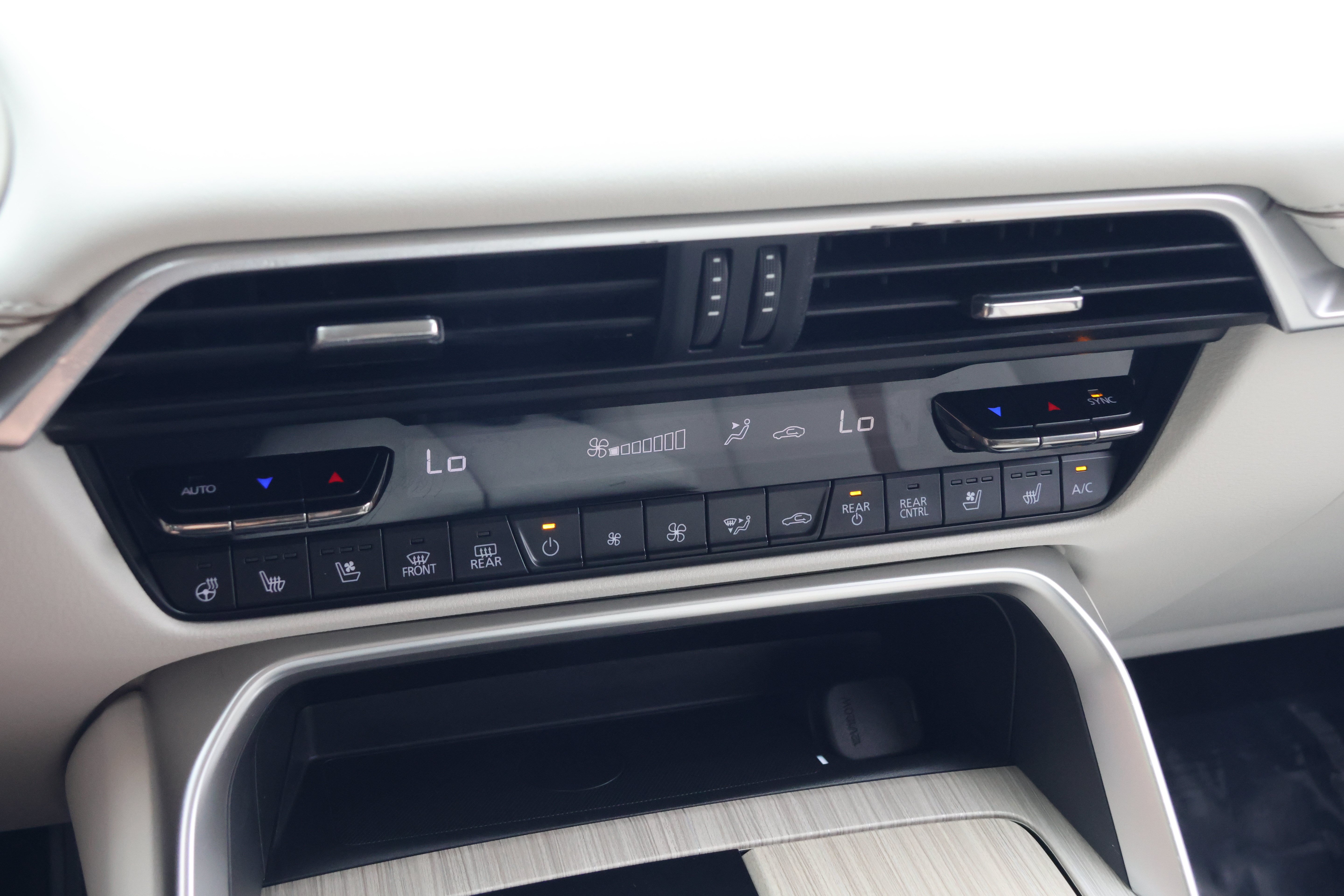 Used 2024 MAZDA CX-90 Plug-In Hybrid w/ Premium Plus AWD/4WD image 22