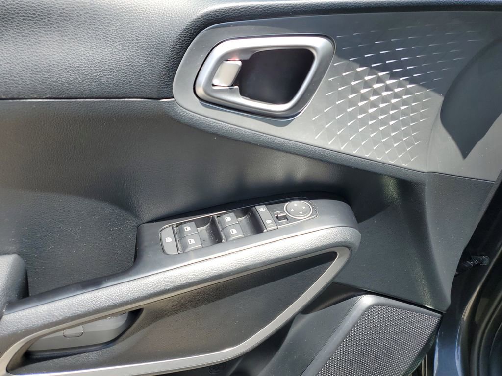 Certified 2023 Kia Soul S FWD image 20