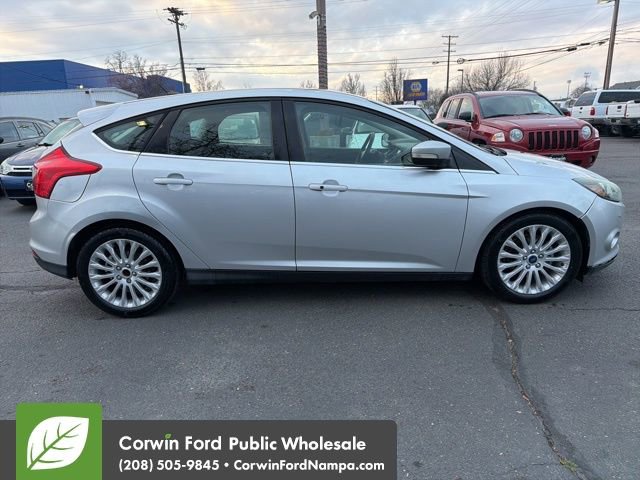 Used 2012 Ford Focus Titanium w/ SEL/Titanium Winter Pkg image 4