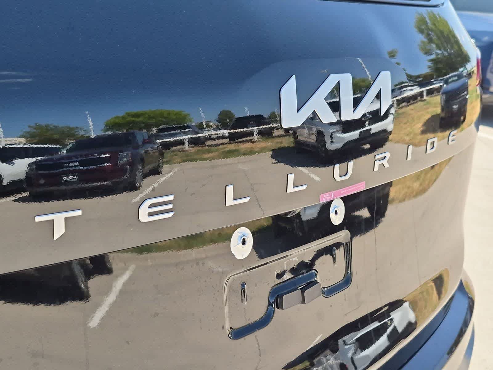 Used 2025 Kia Telluride LX FWD image 12