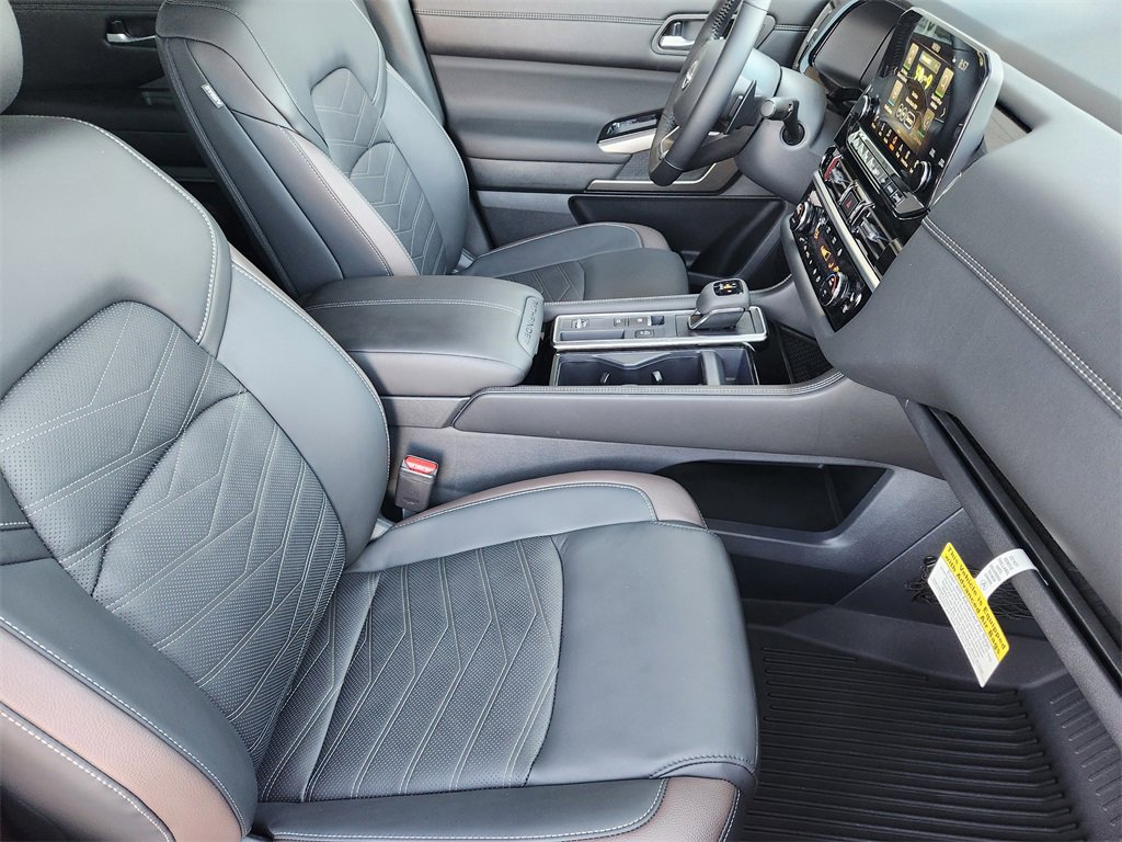New 2025 Nissan Pathfinder Platinum w/ Black Appearance Package image 10