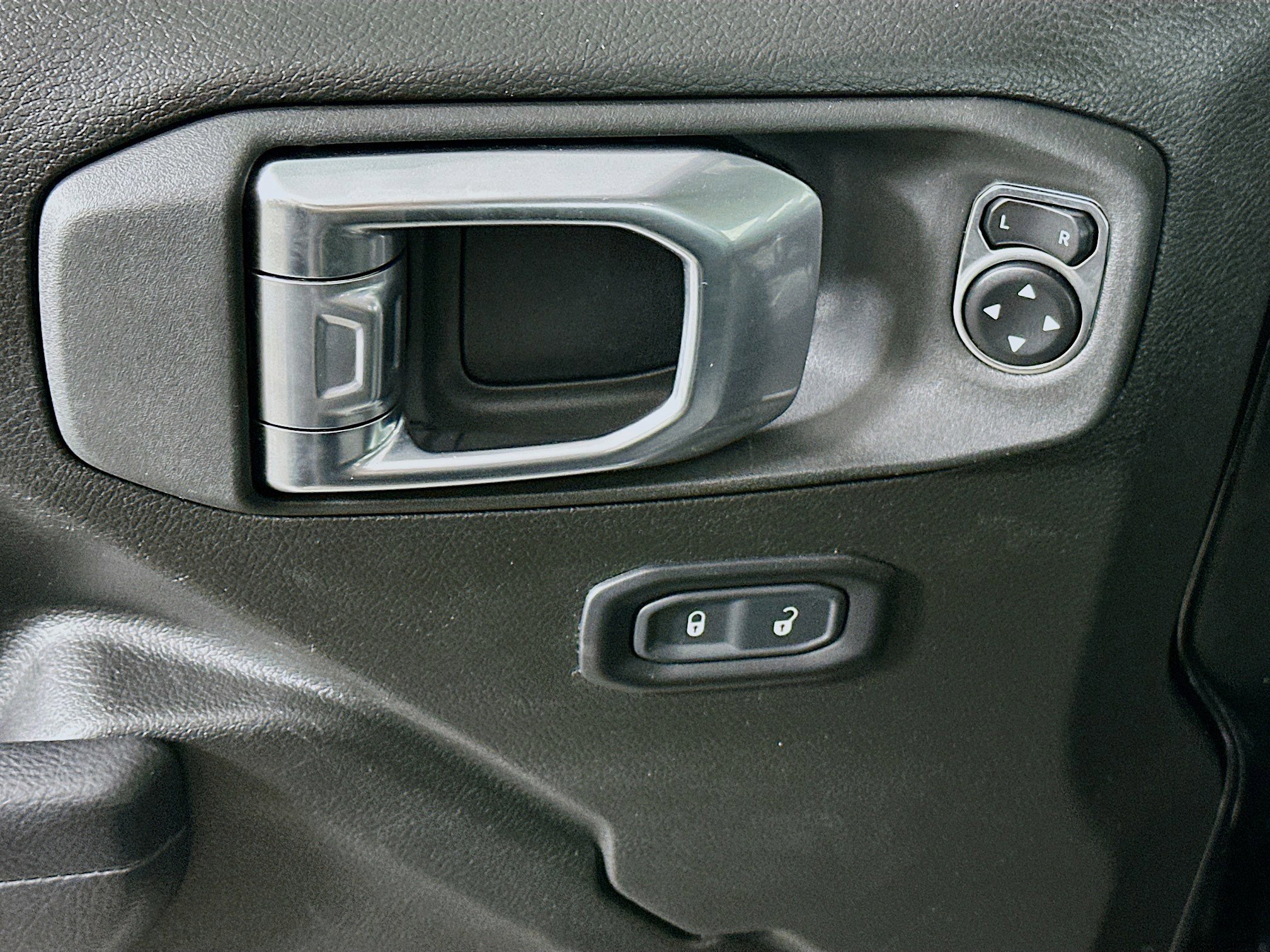 Used 2025 Jeep Wrangler Willys image 15