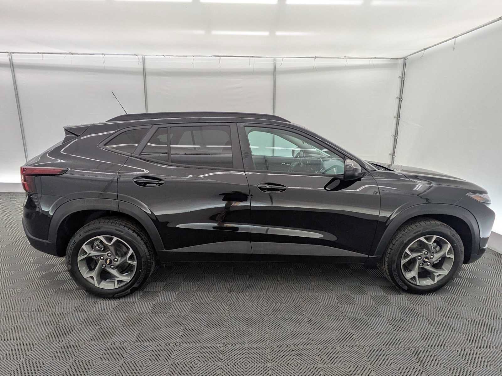 Used 2024 Chevrolet Trax LT w/ Driver Confidence Package FWD image 7