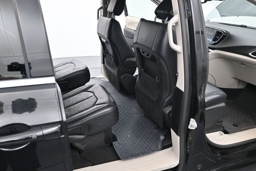 Used 2022 Chrysler Pacifica Touring-L FWD image 12