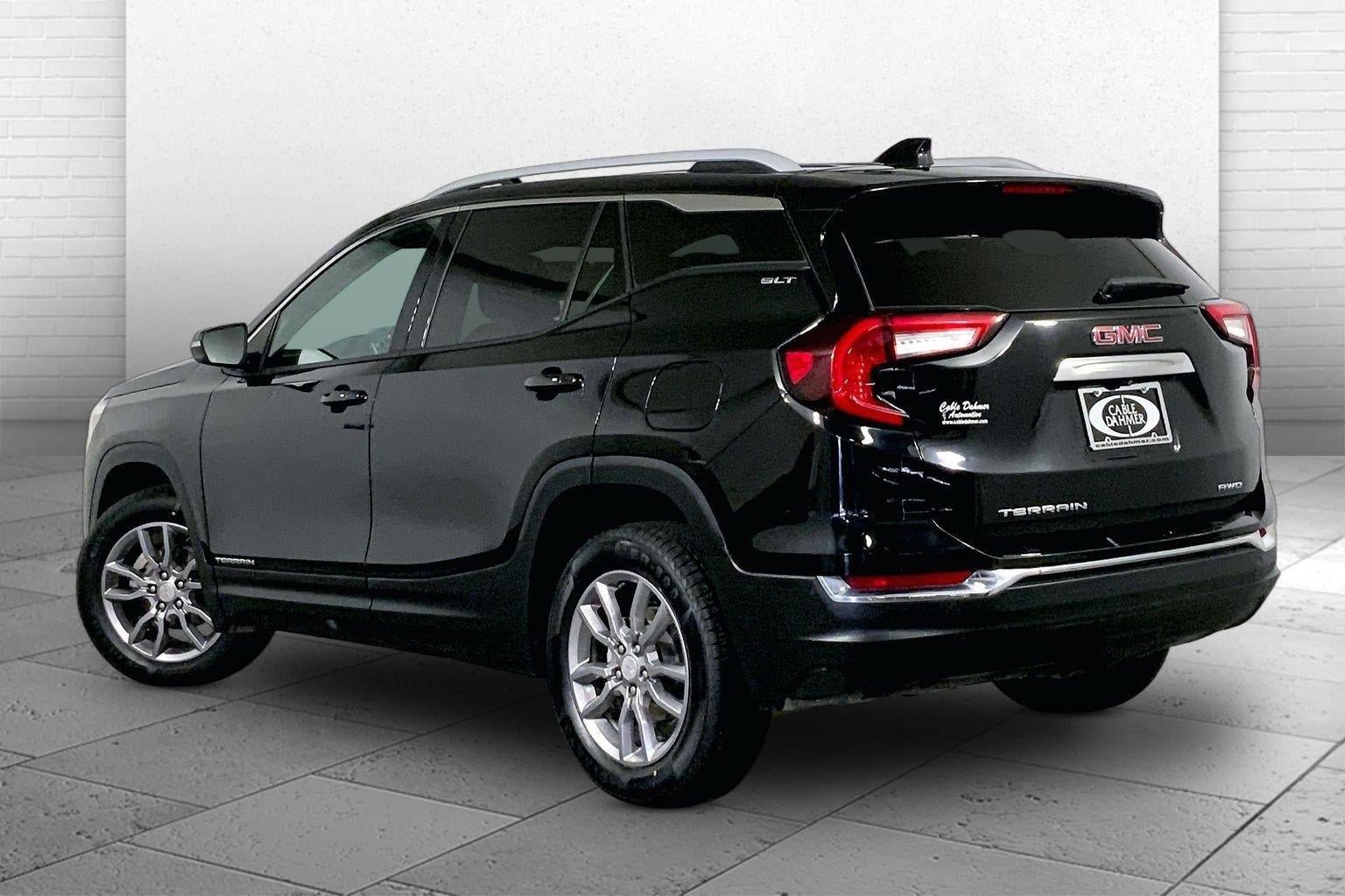 Used 2024 GMC Terrain SLT AWD/4WD image 11