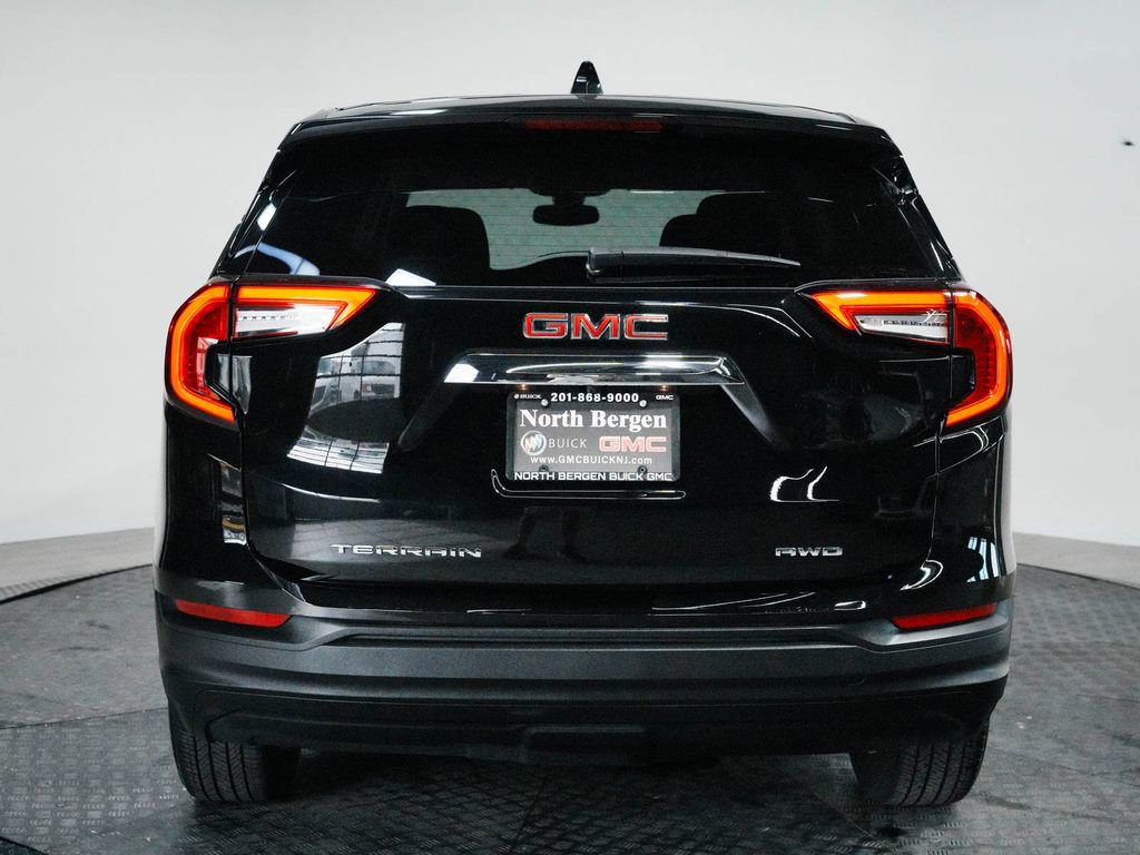 Used 2024 GMC Terrain SLE w/ LPO, Floor Liner Package AWD/4WD image 7