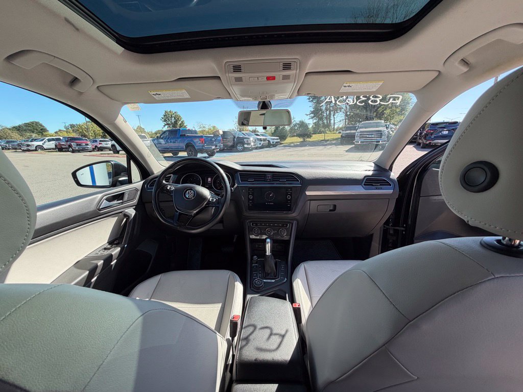 Used 2018 Volkswagen Tiguan SE w/ Panoramic Sunroof Package AWD/4WD image 17