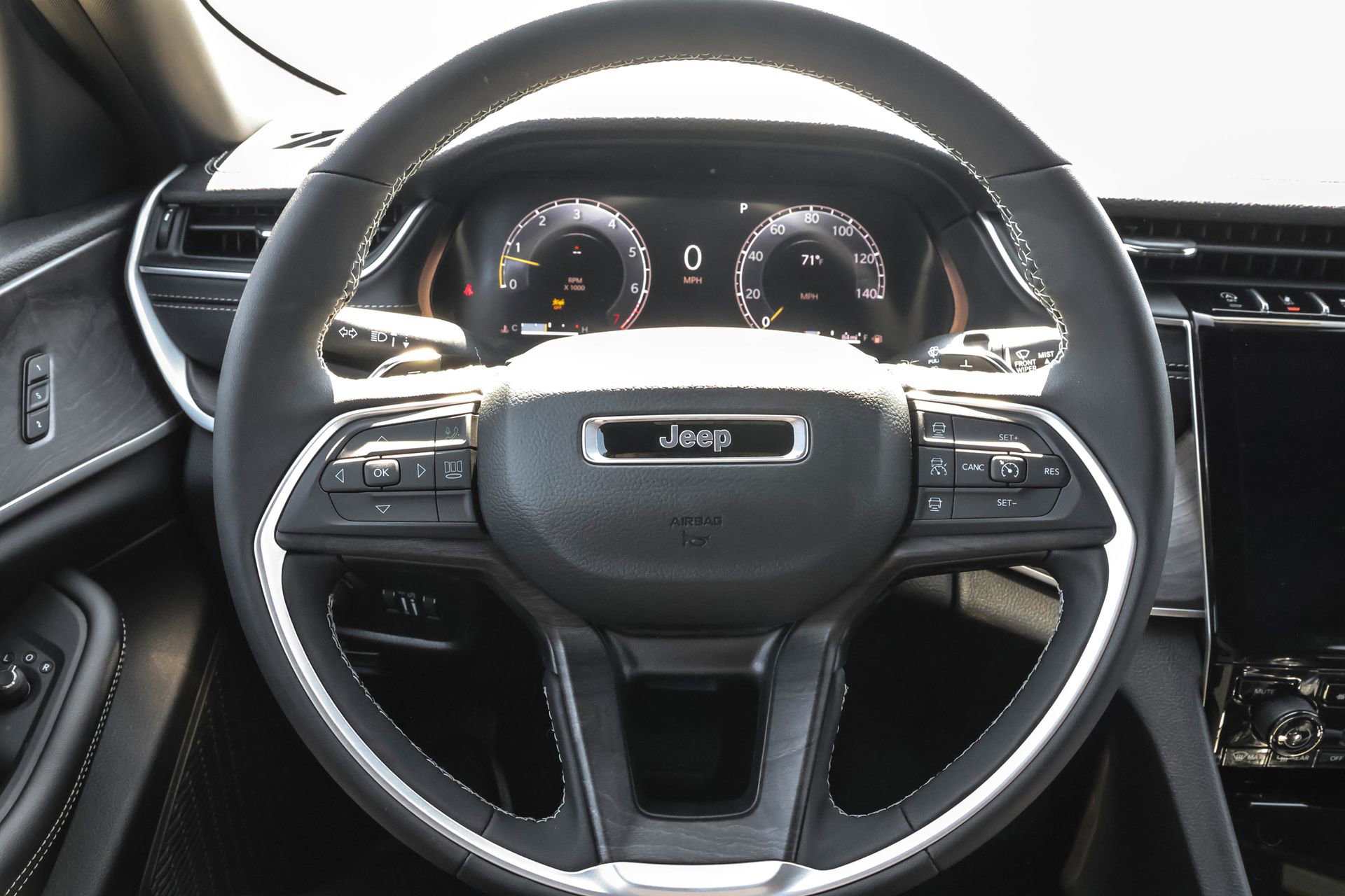 New 2025 Jeep Grand Cherokee Limited w/ Luxury Tech Group II image 27