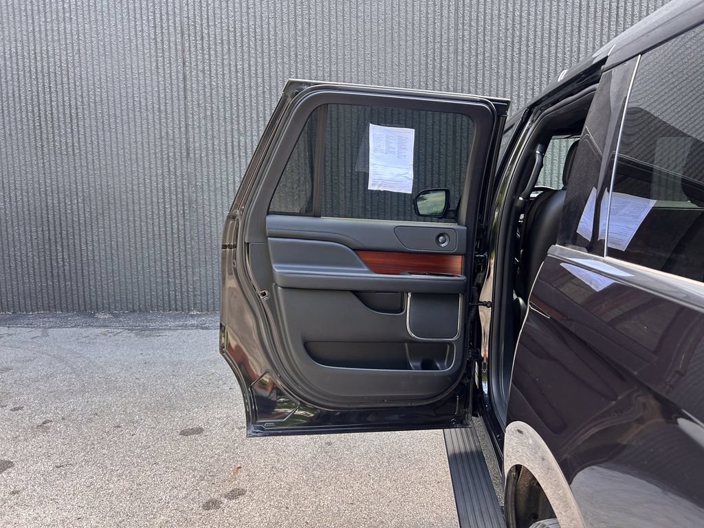 Used 2021 Lincoln Navigator L Reserve AWD/4WD image 19