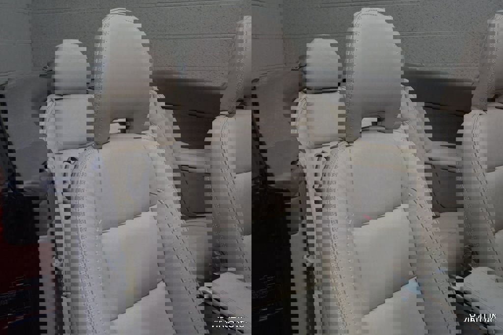 Used 2011 Volvo C70 T5 w/ Convenience Pkg FWD image 17