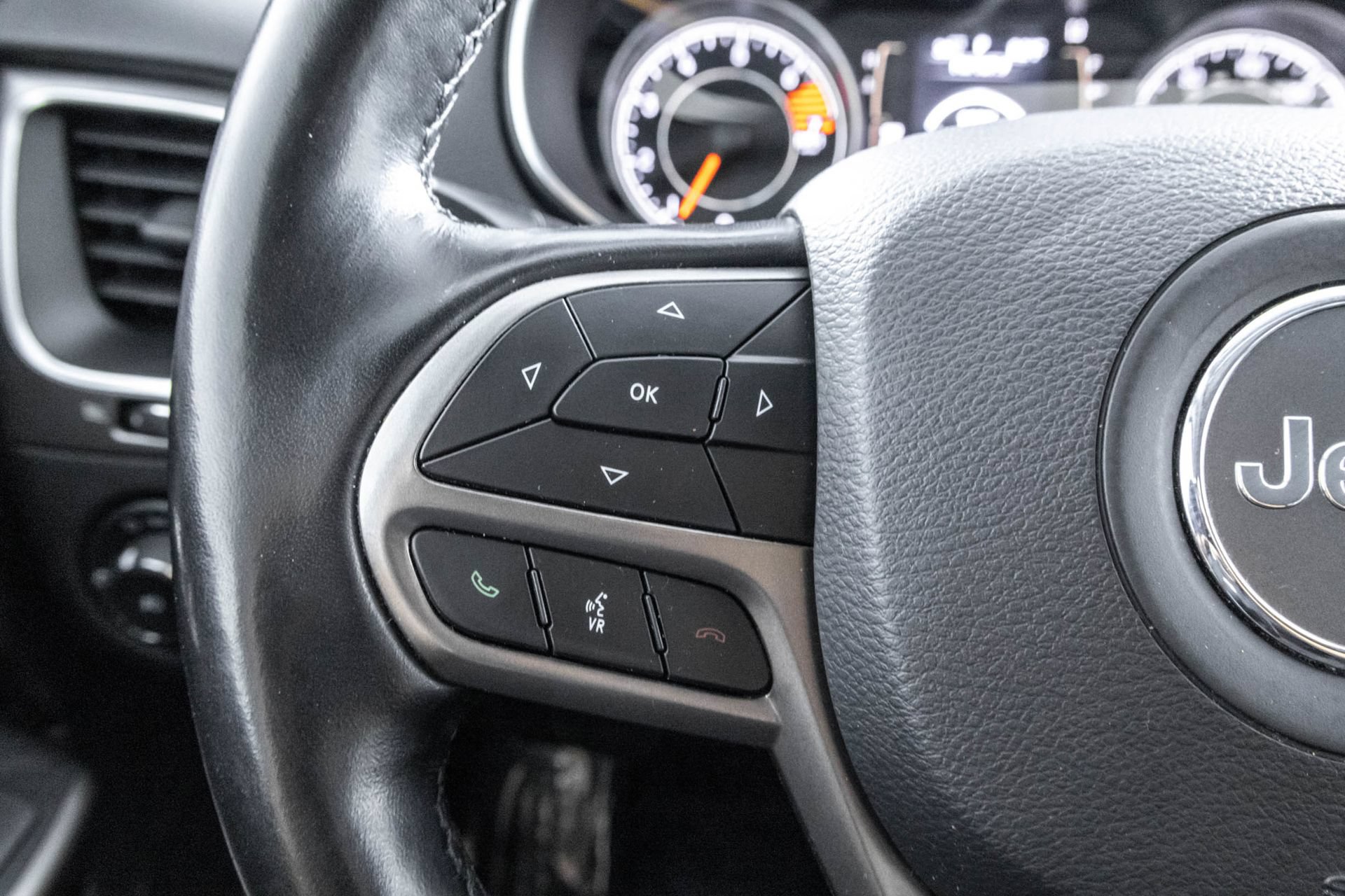 Used 2021 Jeep Cherokee Latitude Plus FWD image 23