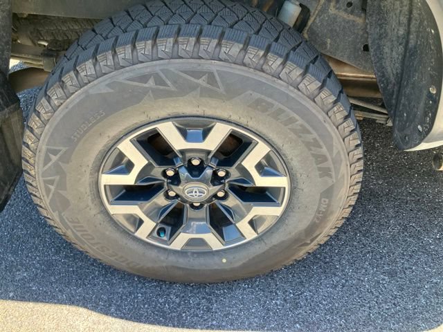 Used 2021 Toyota Tacoma TRD Off-Road w/ TRD Premium Off Road Package AWD/4WD image 4