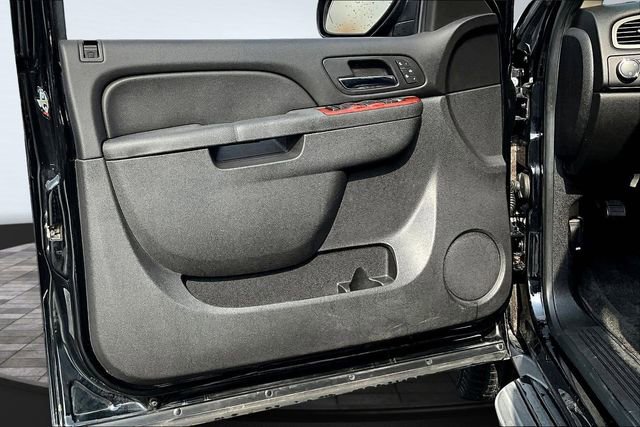 Used 2013 Chevrolet Suburban LT w/ Luxury Package image 19