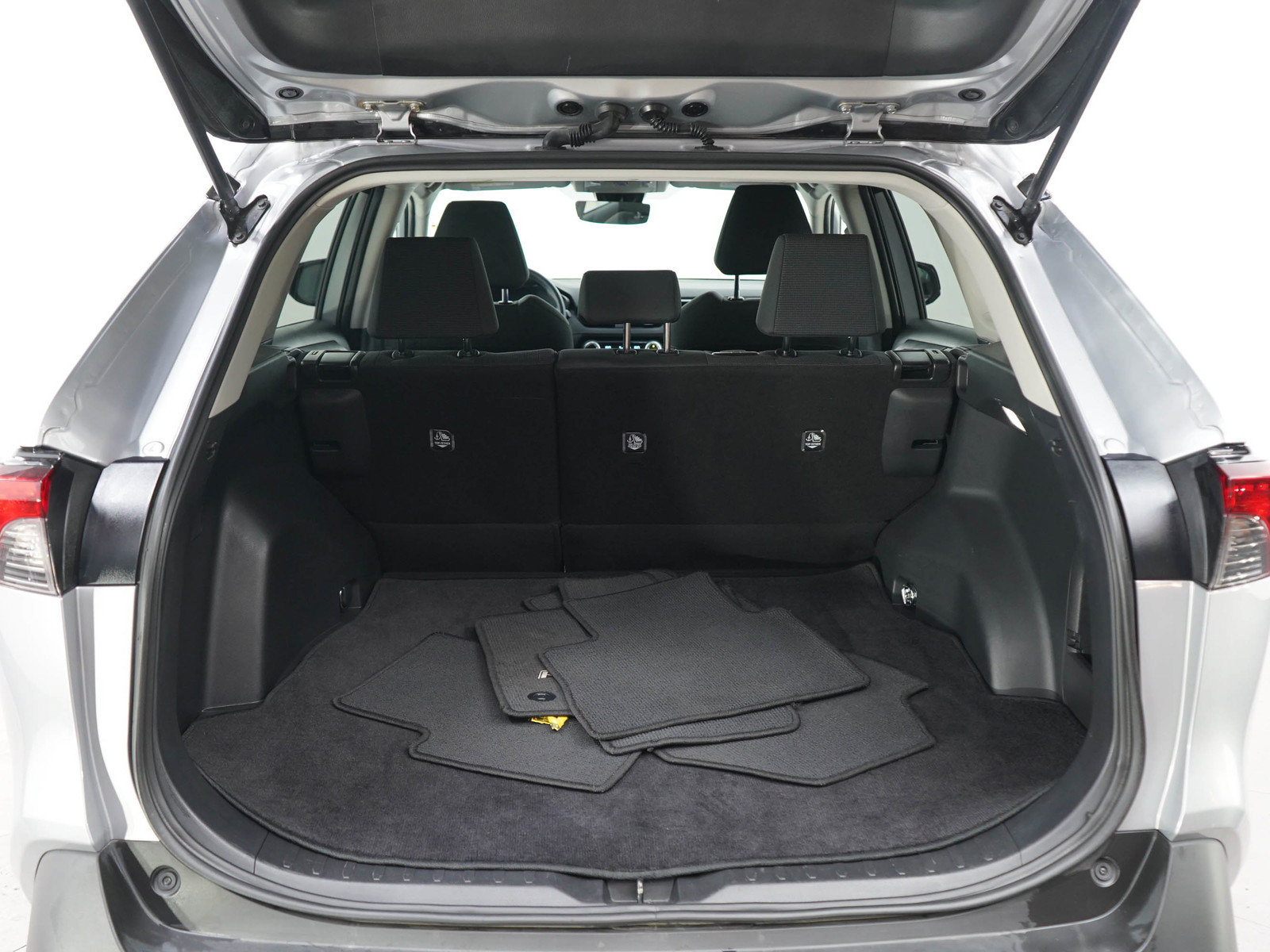 Used 2025 Toyota RAV4 LE AWD/4WD image 16