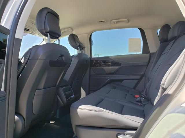 New 2026 Lincoln Nautilus Premier image 14