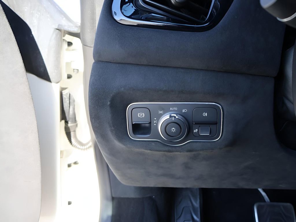 Used 2020 Aston Martin V8 Vantage Coupe image 31