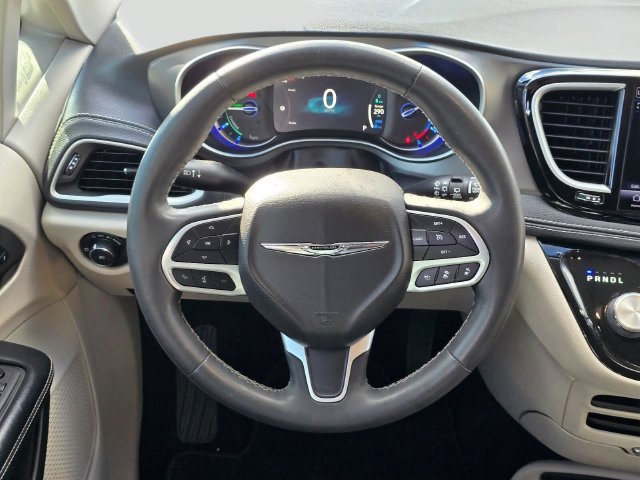 Used 2022 Chrysler Pacifica Touring-L FWD image 18