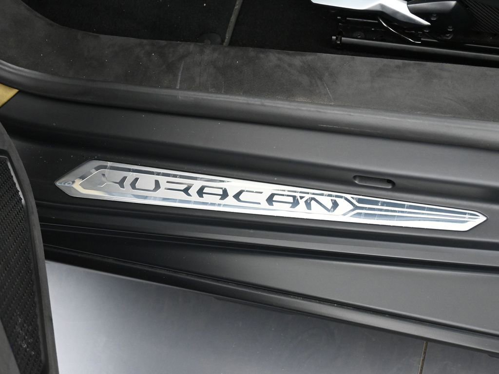 Used 2024 Lamborghini Huracan Sterrato image 16