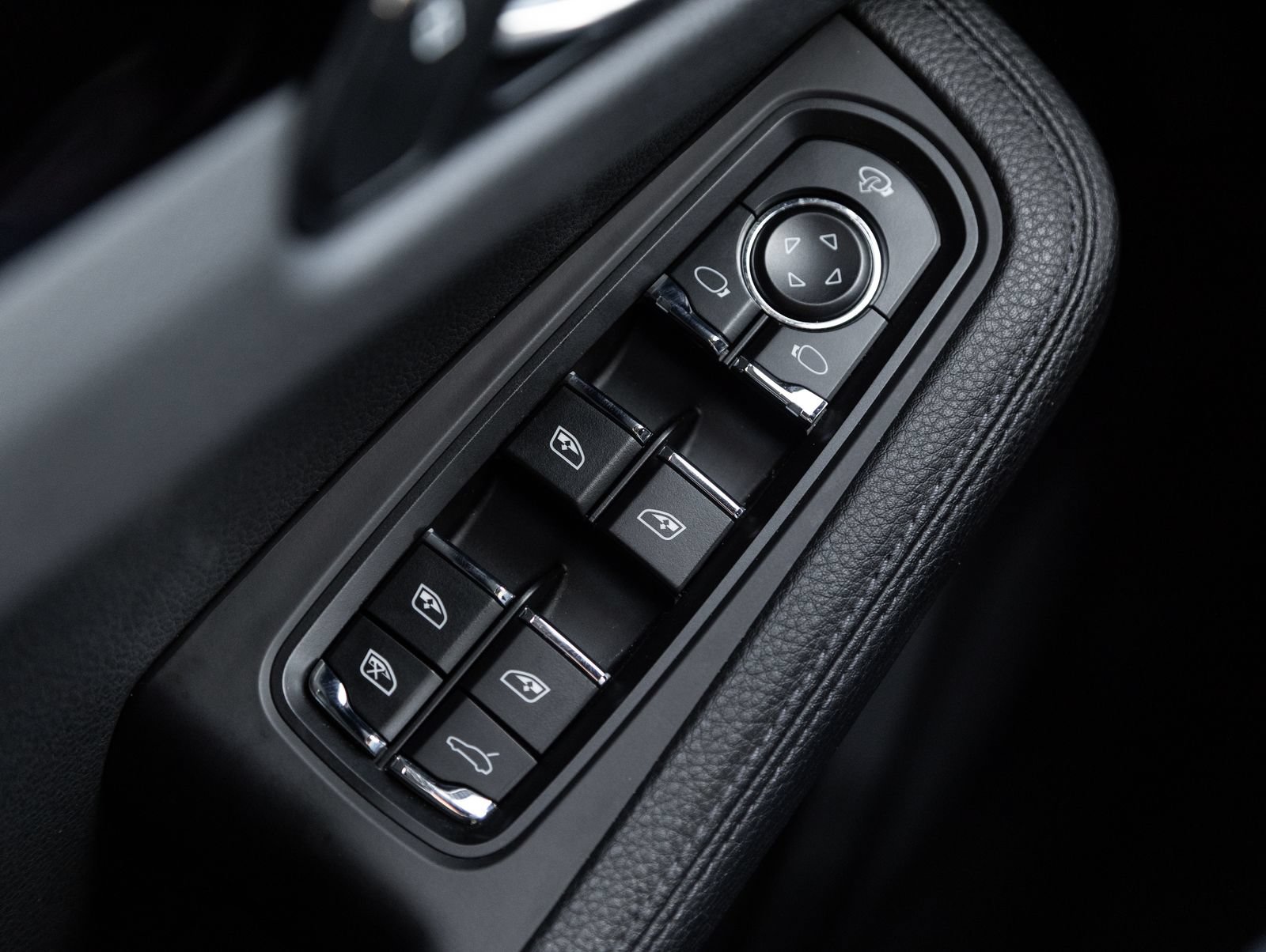 Certified 2023 Porsche Macan AWD/4WD image 19