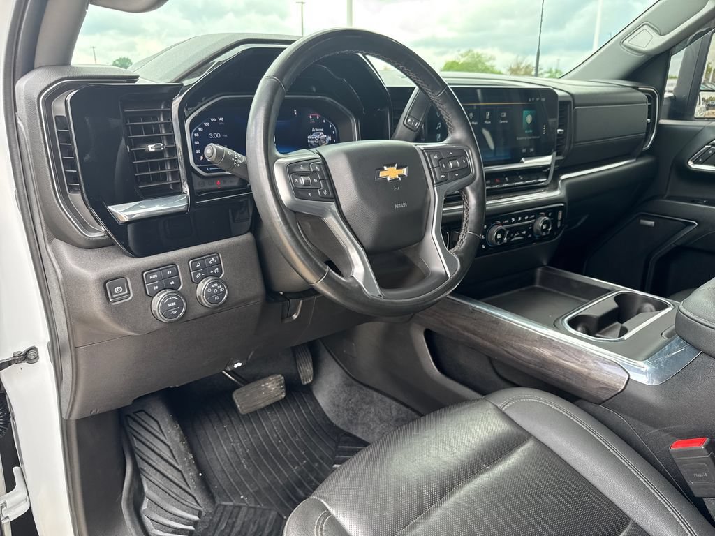 Used 2024 Chevrolet Silverado 2500 LTZ w/ LTZ Convenience Package AWD/4WD image 17