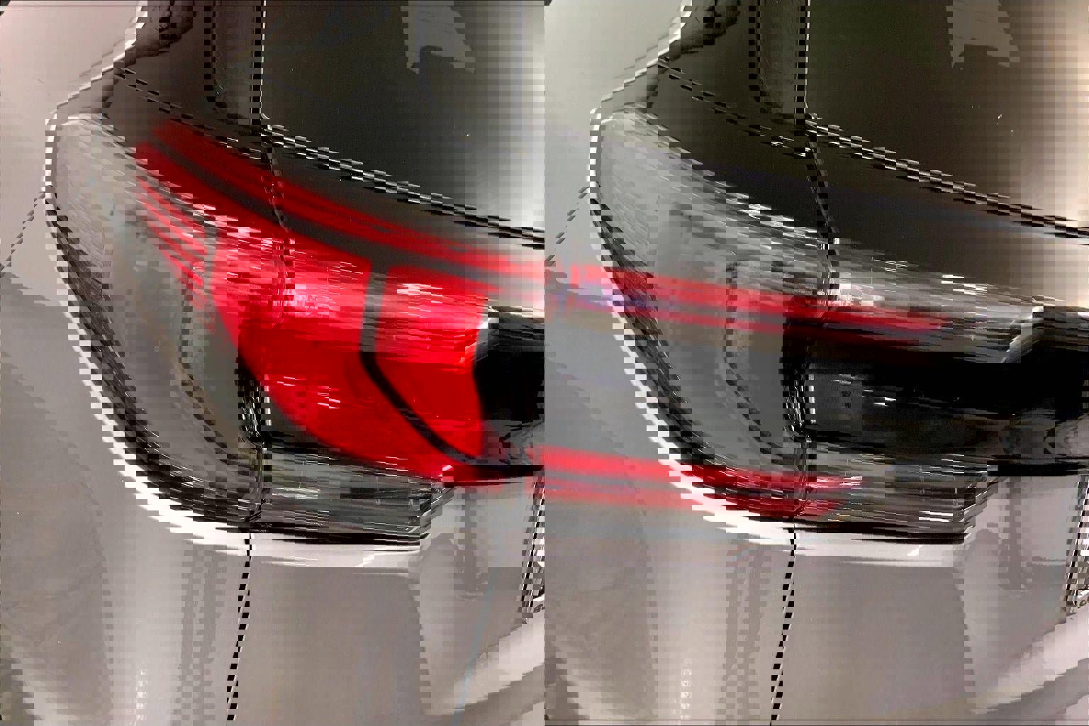 Used 2025 GMC Acadia Elevation FWD image 28