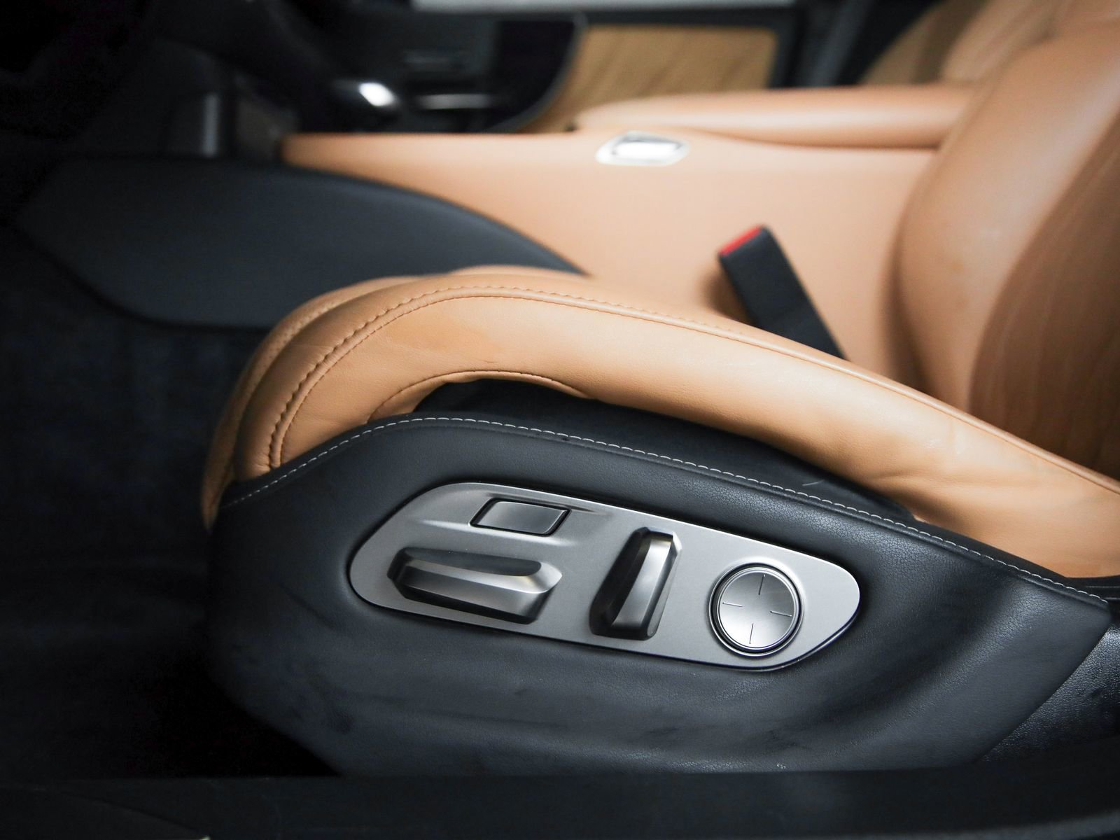 Used 2022 Lexus LS 500 w/ Interior Upgrade Package RWD image 21