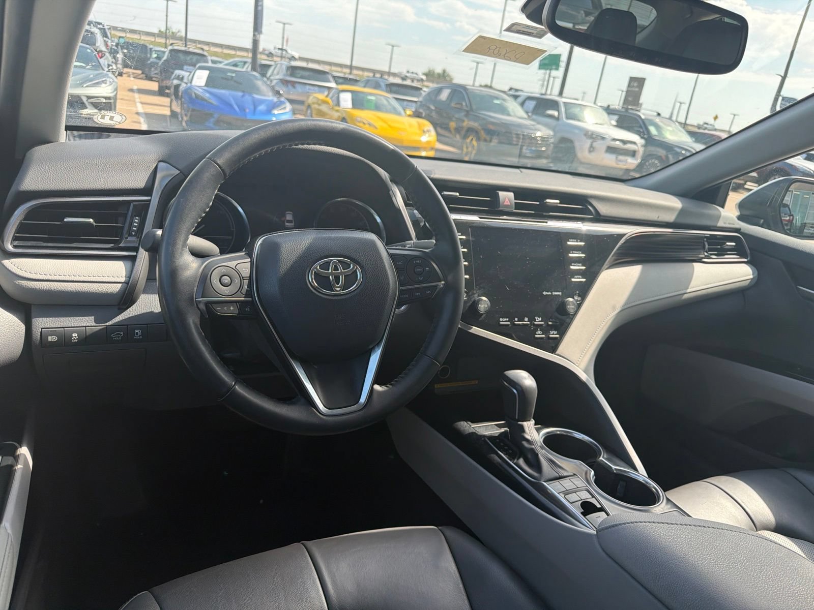 Used 2020 Toyota Camry XLE FWD image 12