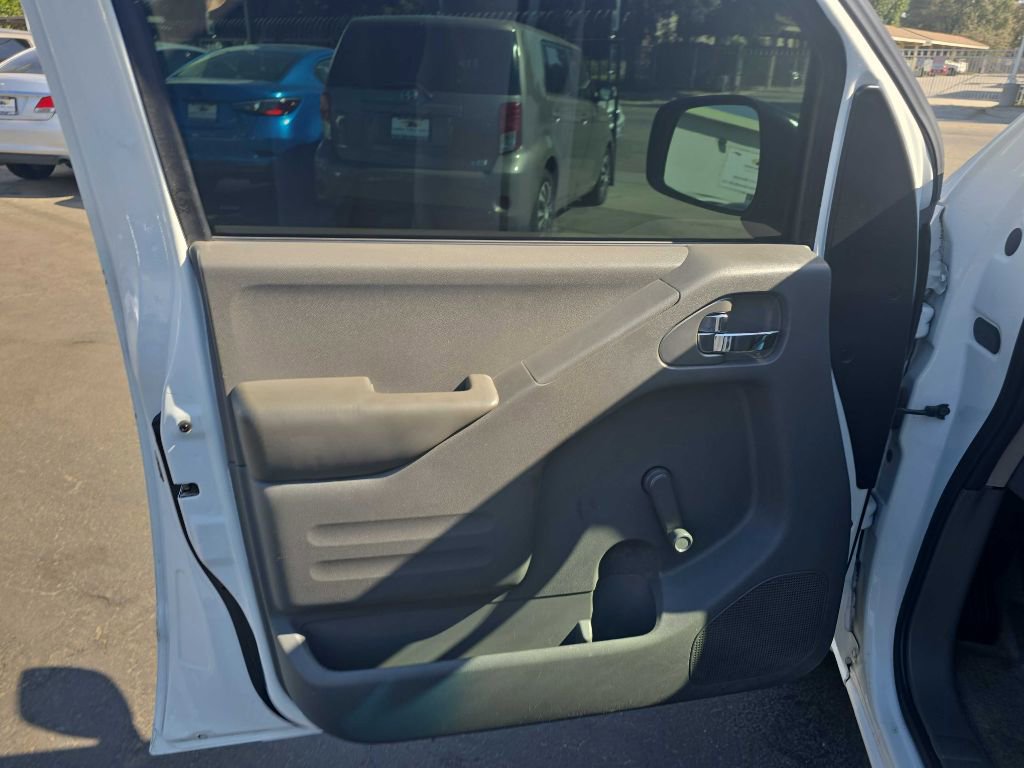 Used 2015 Nissan Frontier S image 8