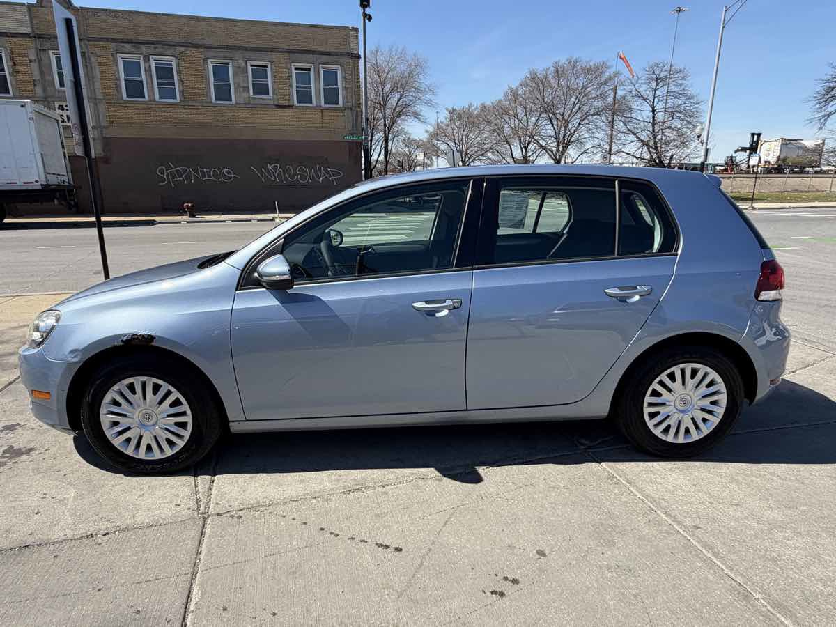 Used 2010 Volkswagen Golf 4-Door image 8
