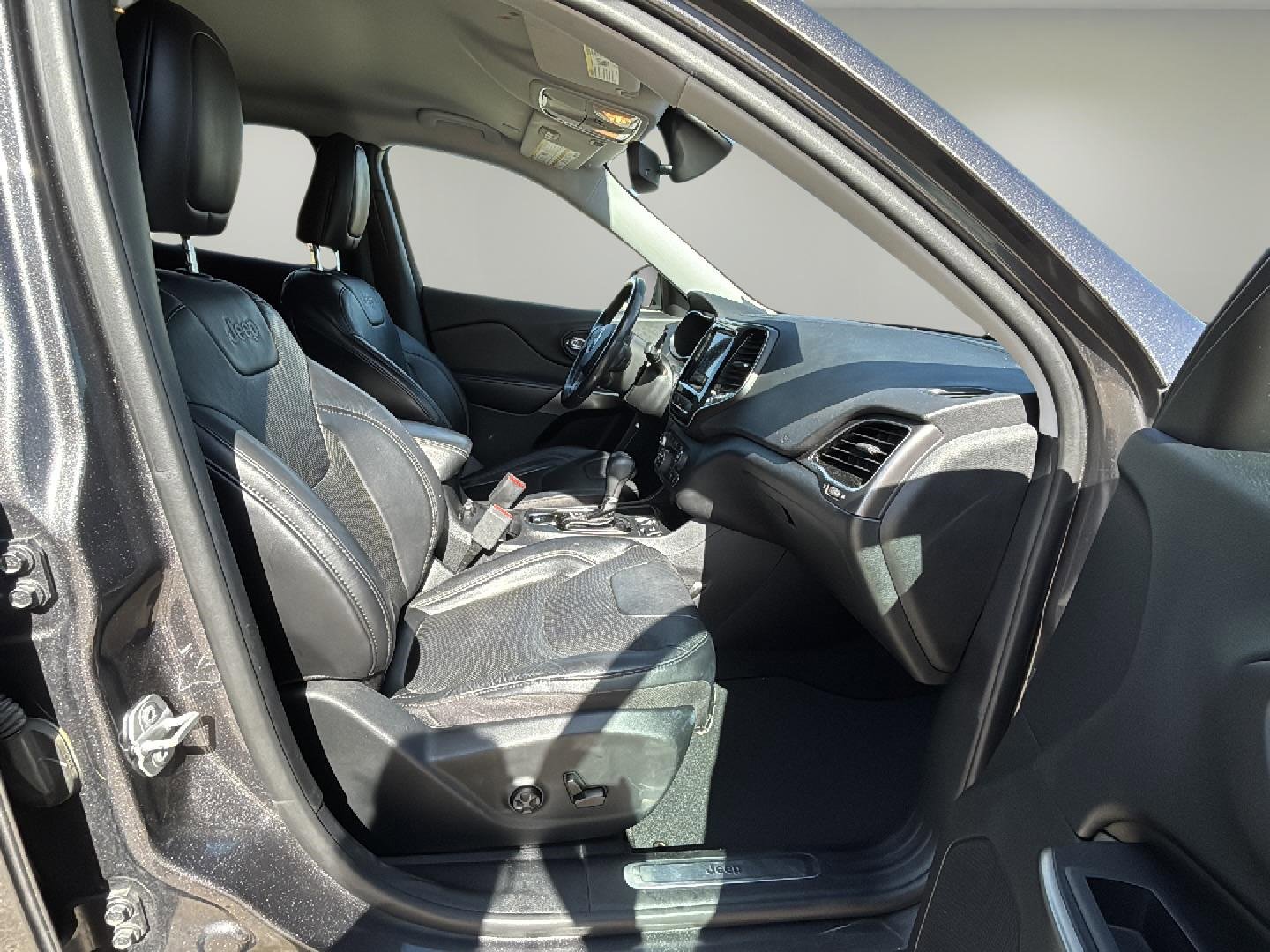 Used 2020 Jeep Cherokee Limited image 10