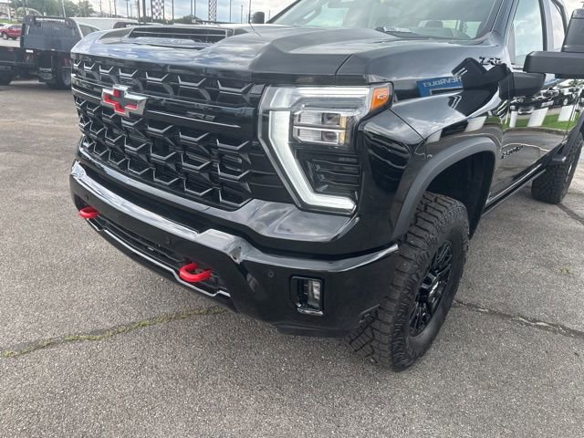 New 2026 Chevrolet Silverado 2500 ZR2 w/ LPO, Dark Essentials Package AWD/4WD image 9