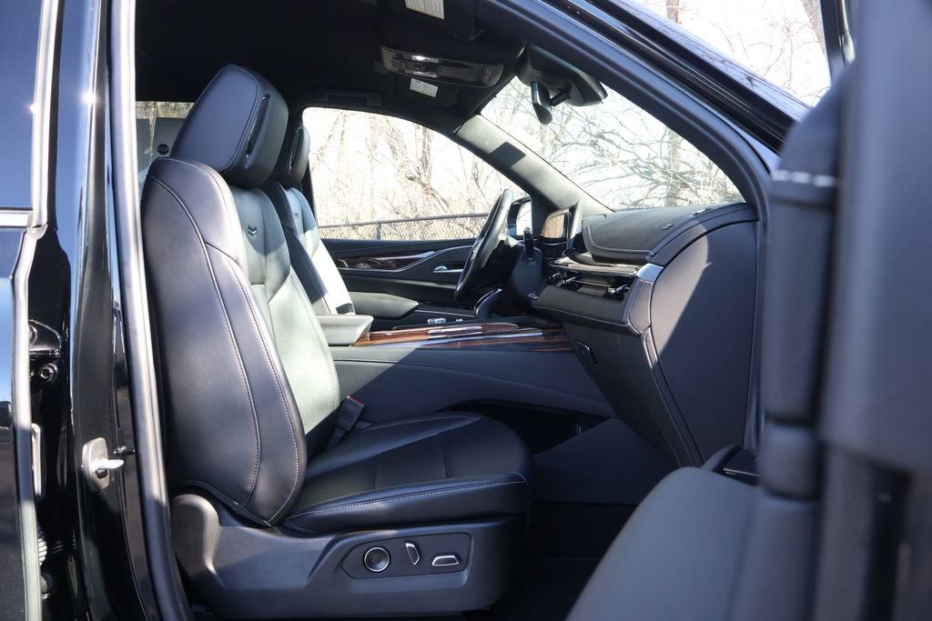 Used 2024 Cadillac Escalade ESV Luxury image 43